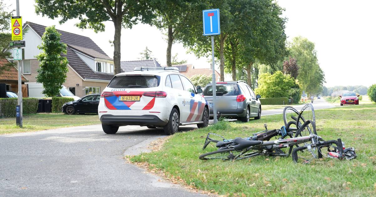 Twee wielrenners botsen met automobilist op Kanaalweg in Bovensmilde | 112 nieuws Midden-Drenthe