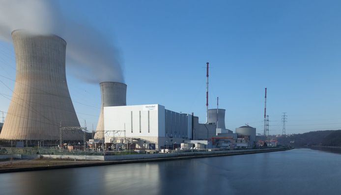 Kerncentrale Electrabel langs de Maas in Tihange.
