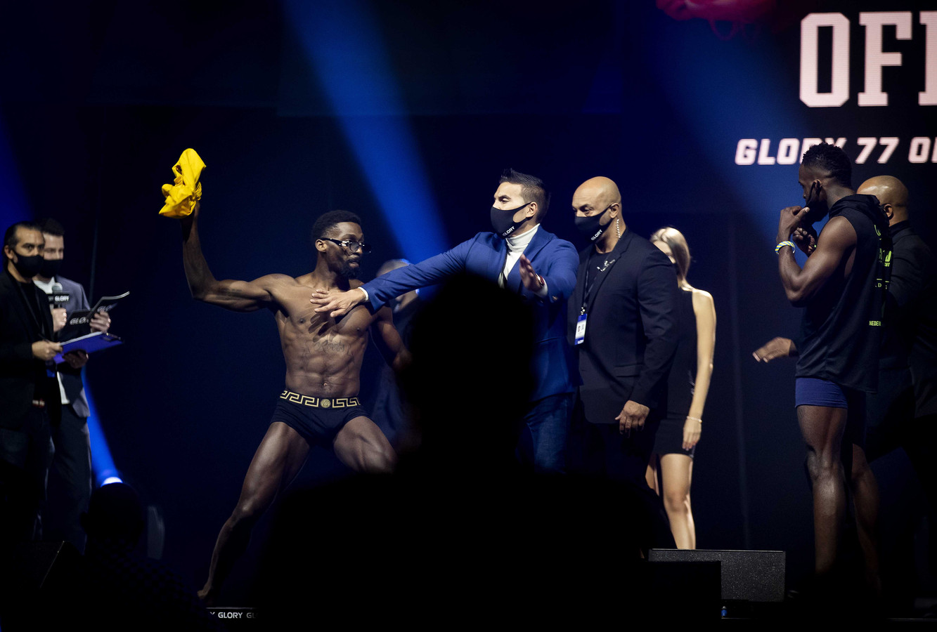 Glorykampioen ruilt kickbokscarrière in voor MMA ‘Hij lijkt een bom