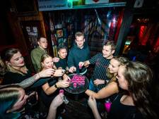 Eíndelijk mogen we weer naar de kroeg! ‘Moet je je voorstellen: sommigen zijn nog nooit uit geweest’