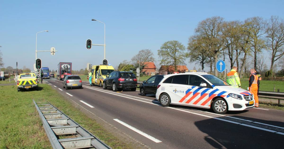 Veel overlast op N35 door kop-staartbotsing bij Wierden.