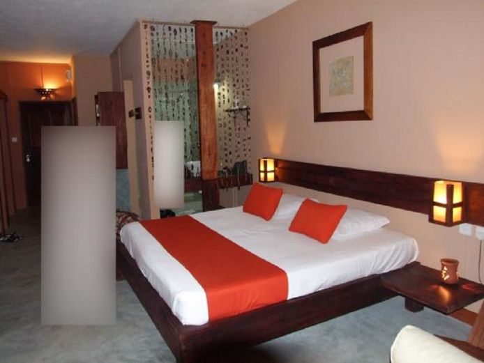 Europol plaatste deze foto vrijdag op social media met de vraag: 'Herkent u deze hotelkamer?'