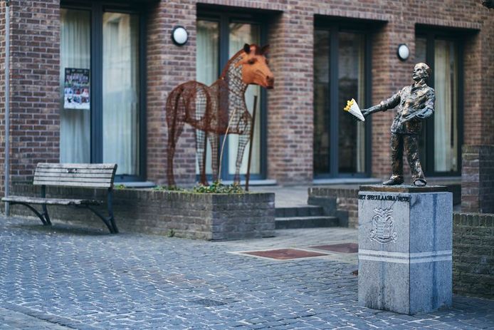 Het Speculaasmannetje in de Witte Nonnenstraat krijgt een week lang een zak friet.
