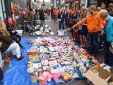 Veel drukker en mobiel betalen op de kleedjesmarkt, maar verder feest Amersfoort alsof het 1988 is