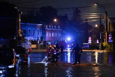 Grote wateroverlast in België, inwoners bereiden zich voor op evacuatie
