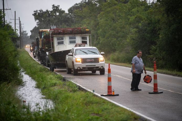 Inwoners van St. Bernard Parish, zo'n 57 kilometer van New Orleans, brengen zichzelf en hun spullen in veiligheid.