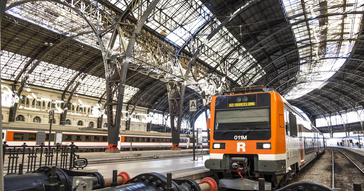 Treinongeluk bij Barcelona: machiniste omgekomen, 95 inzittenden gewond.