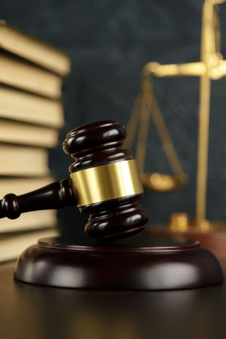 Quatre ans de prison requis contre... un homme décédé