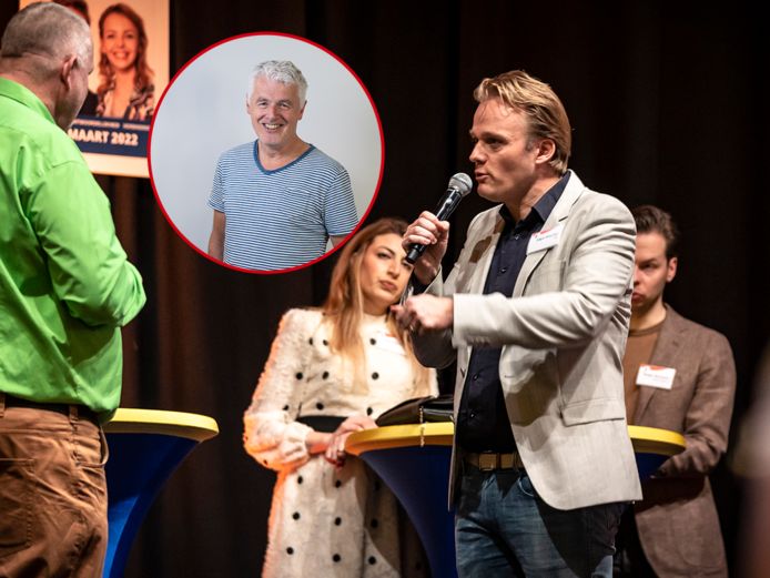 VVD-voorman Edgar Visscher (rechts) in een vurig debat met Harry Snijders, de lijsttrekker van GroenLinks in Oldenzaal.
