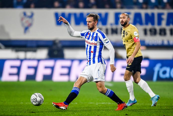 Siem de Jong in actie namens Heerenveen.