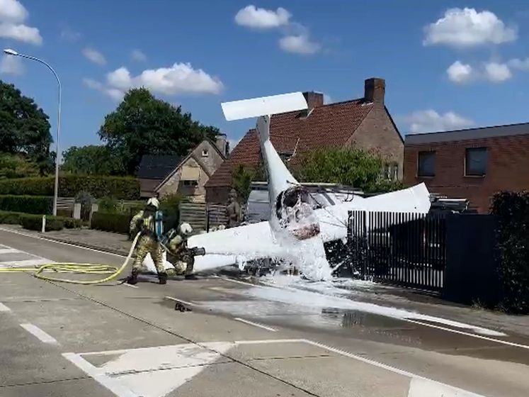 Piloot stapt ongedeerd uit neergestort vliegtuig in België