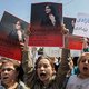 Betogers in Iran houden vol: ‘Iraanse vrouwen hebben veel hoofddoeken, ze moeten ze één voor één verbranden’