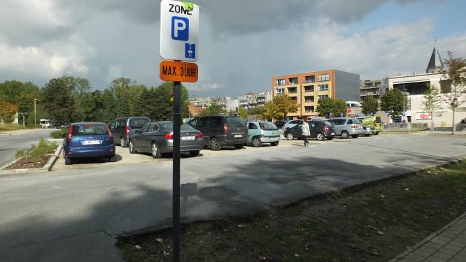 Deinze zet in op extra laadpalen op parkings: “Tegen 2030 moet vijf procent van parkeerplaatsen op parkings een laadpunt hebben”