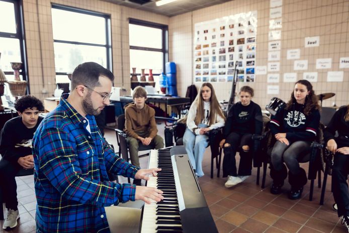 Pianist Daniël Verstappen in de Middenschool Campus van Eyck in Maaseik .