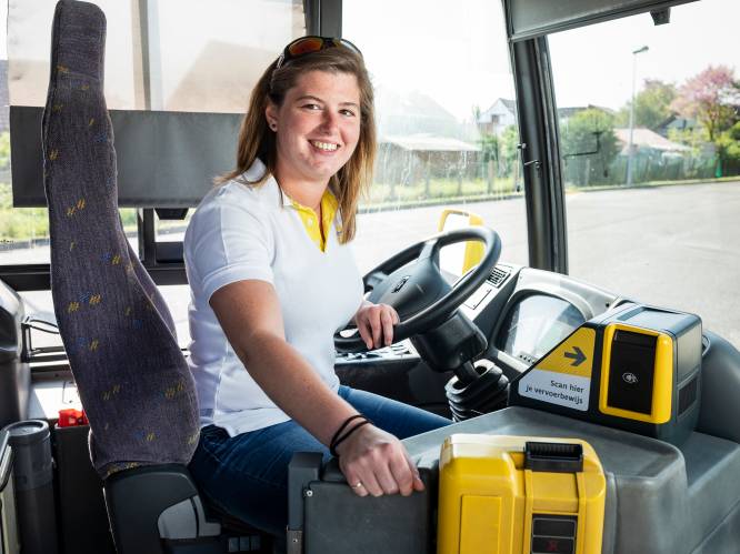ZOVEEL VERDIEN IK. Shanie (24) verdient als buschauffeur 400 euro meer dan vroeger: “Ik denk dat ik dit tot aan mijn pensioen ga doen”