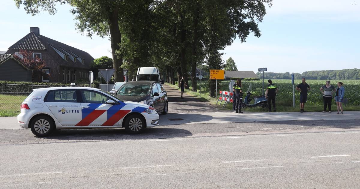 Bestuurder van bromfiets raakt gewond bij aanrijding in Odiliapeel.