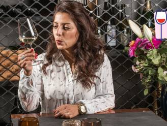 Hoe ontkurk je een fles wijn en schenk je in? HLN-sommelier Sepideh toont het stap voor stap
