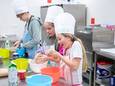 Plezier krijgen van je eigen eten maken bij de Kinderkookclub in Elst (gemeente Rhenen).