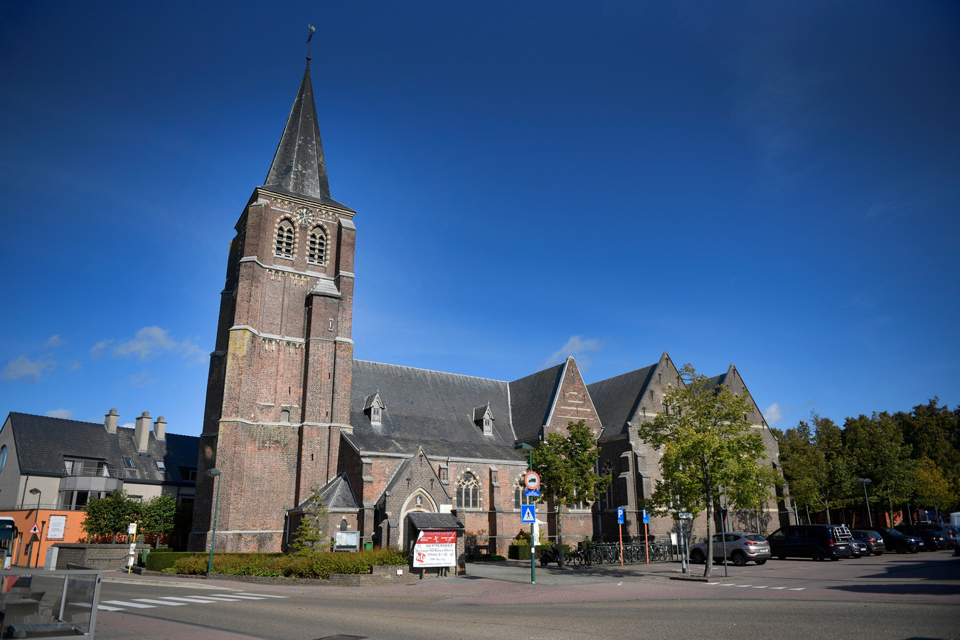 De kerk van Meeuwen.