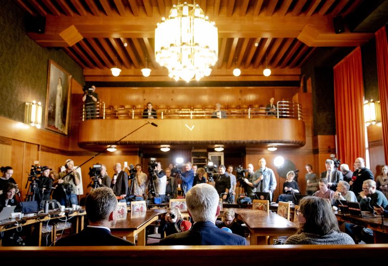 Op een persconferentie in Tilburg wordt het eerste Nederlandse coronageval gemeld.  Beeld ANP