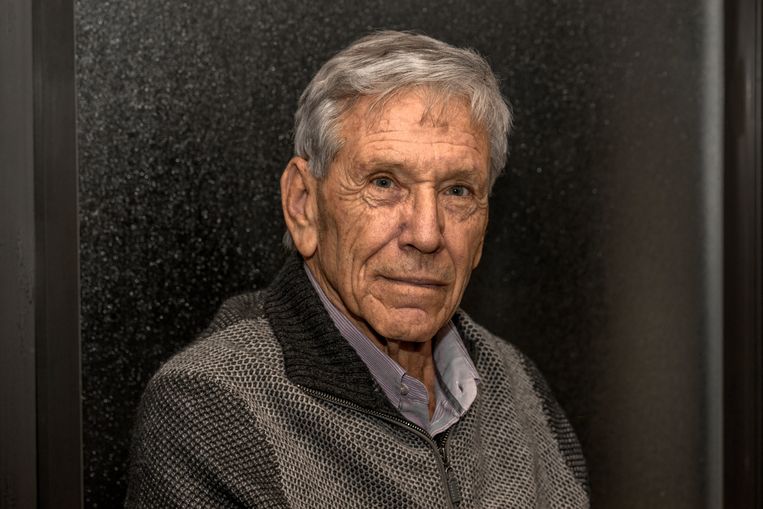 Hij Sloeg Me Hij Vervloekte Me En Vernederde Me Dochter Beschuldigt Schrijver Amos Oz Van Mishandeling De Morgen