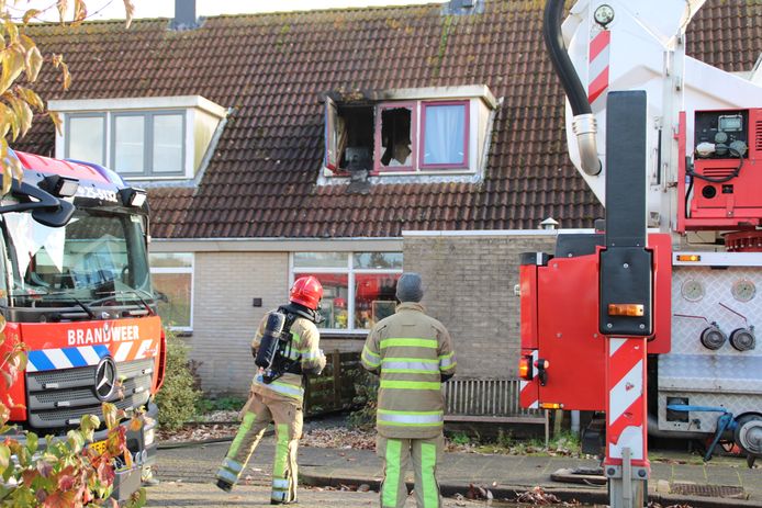 De brand is ontstaan in een woning aan de Lemmerstraat in Lelystad.