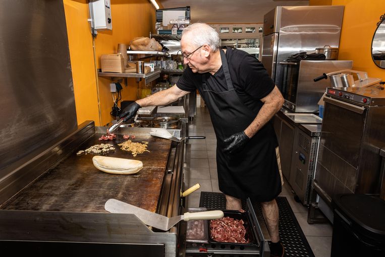 Geen cheesesteak hier smaakte zoals in Philly, dus opende David (60) zelf een Cheesesteak Factory