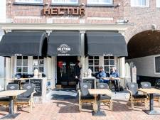 Horecazaken in centrum Zierikzee in de etalage 