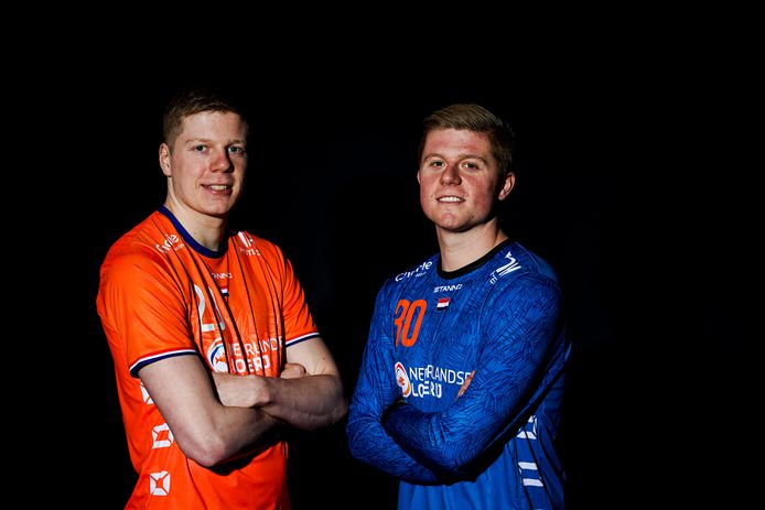 Niels en Arjan Versteijnen maken zich op voor het WK handbal in Krakau. Het eerste WK voor de handbalmannen sinds 1961.
