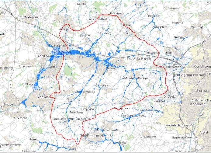 De betrokken waterlopen zijn op deze kaart in het blauw te zien en bevinden zich in het met rood omcirkelde stroomgebied van de Bellebeek.