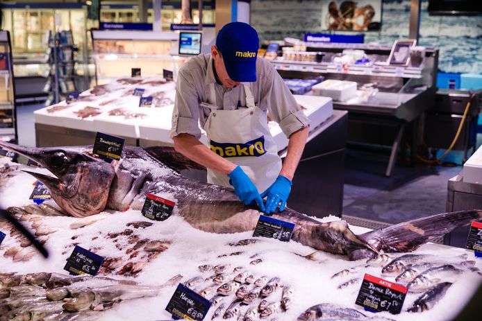 Zorgen over bloedende groothandel Makro Het is een winkel van