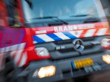 Grote brand in Loods leiden, brandweerman raakt gewond