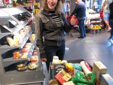 Melanie (27) wint één minuut gratis winkelen, maar houdt de boodschappen niet zelf...