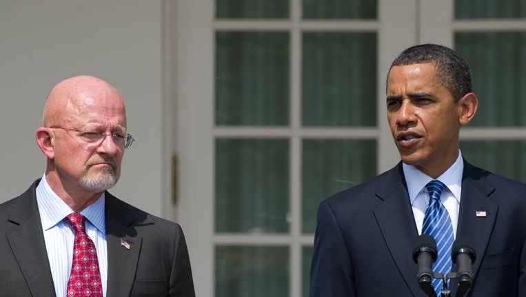 Hoofd van de Amerikaanse veiligheidsdienst James Clapper (links) en president Barack Obama. Beeld AFP
