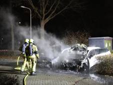 Twee auto’s branden uit op parkeerplaats bij voetbalclub in Nijmegen