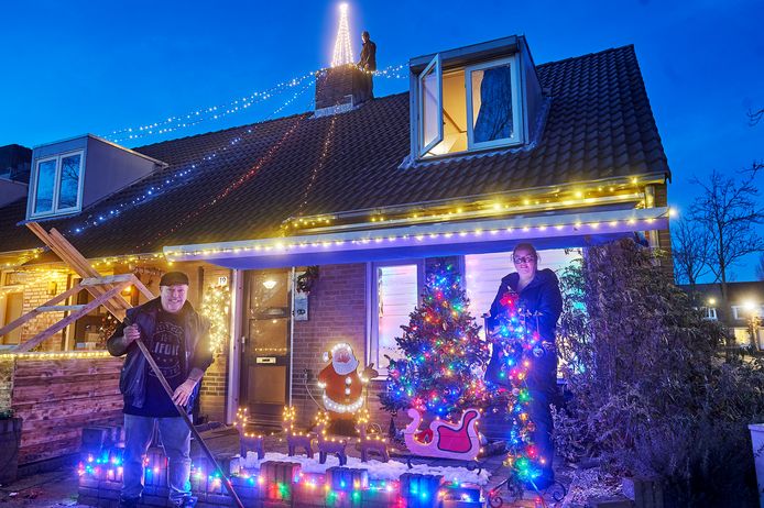 Kust onduidelijk Praten tegen Mooi versierde tuinen en spectaculaire, in kerstlicht badende huizen in  duistere coronatijden | Oss e.o. | bd.nl