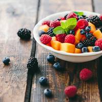 Dít verrassende ingrediënt voorkomt dat je fruitsalade bruin wordt