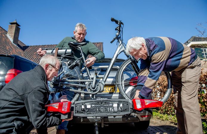 Forensische geneeskunde Af en toe Specialist Test: Dit zijn de beste fietsdragers voor op de auto | Fietsspecial 2018 |  AD.nl