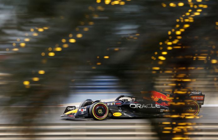 Max Verstappen op het Sakhir Circuit.