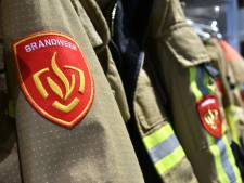 Schuur gaat verloren bij brand in Tilligte, brandweer weet naastgelegen woning te redden