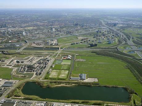 Scooterrijder die denkt te ontkomen aan agenten vergist zich: arrestatie volgt alsnog in weiland
