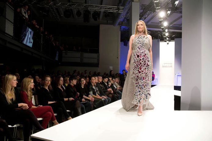 Tatjana Patitz on the catwalk in 2015.