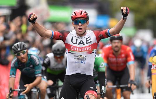 Alexander Kristoff juicht na zijn sprintzege in de vierde en laatste etappe van de Ronde van Duitsland.