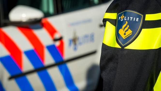 Bestuurder crasht tegen verkeerslicht op IJsselmondseplein 