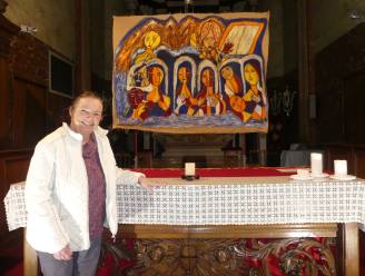Denise (68) toont schilderijen in kerk van Sint-Martens-Leerne: “Al mijn werken hebben een religieus kantje”