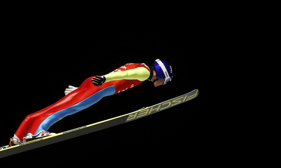 Russische skispringer Maksimochkin mag ziekenhuis verlaten Foto hln.be