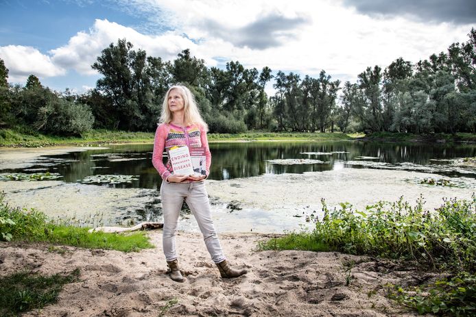 Marina Noordegraaf heeft de ziekte van Parkinson. Ze vermoedt dat blootstelling aan bestrijdingsmiddelen eraan heeft bijgedragen dat de ziekte zich bij haar heeft ontwikkeld.