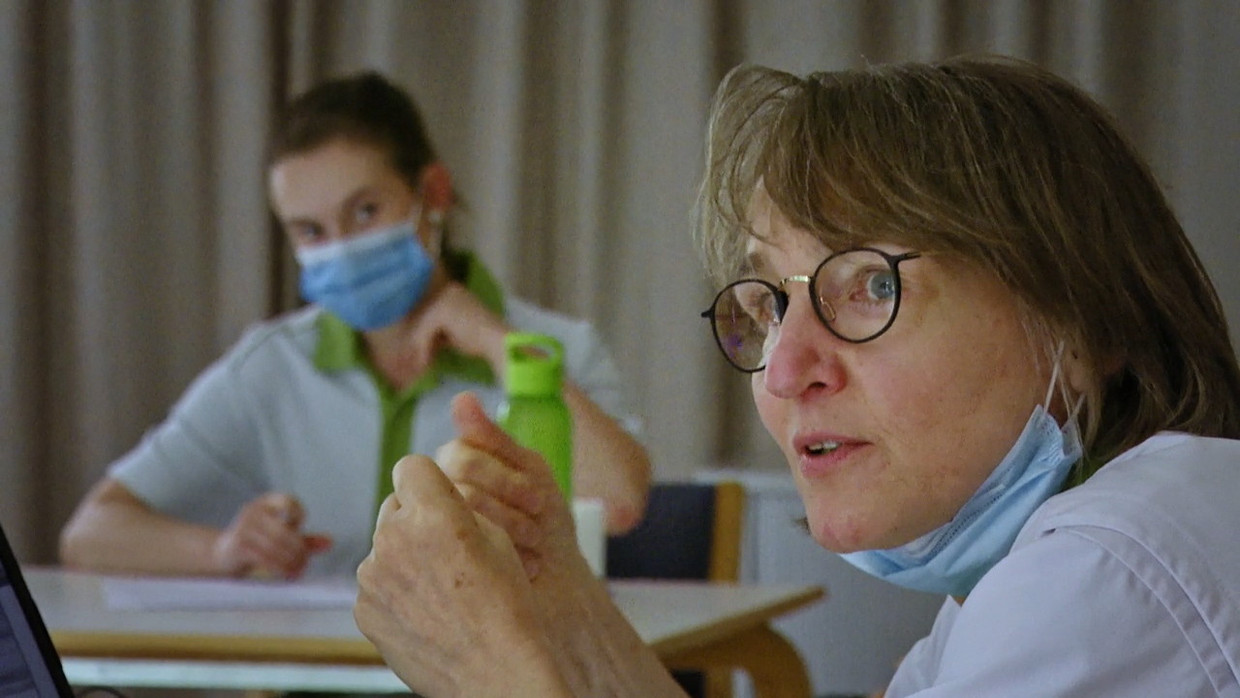 Neuroloog Erika Peeters in ‘Topdokters’. Beeld SBS