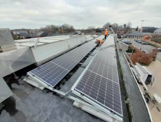 Gemeente plaatst 391 extra zonnepanelen op gebouwen: “Burgers kunnen deelnemen in de winst”