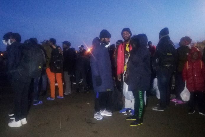 Migranten verzamelden vanmorgen aan de grenspost Pazarkule in de Turkse provincie Edirne nabij de grens met Griekenland.